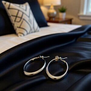 Elegant Silver Oval Hoop Earrings – Chic Everyday Style for Any Occasion
